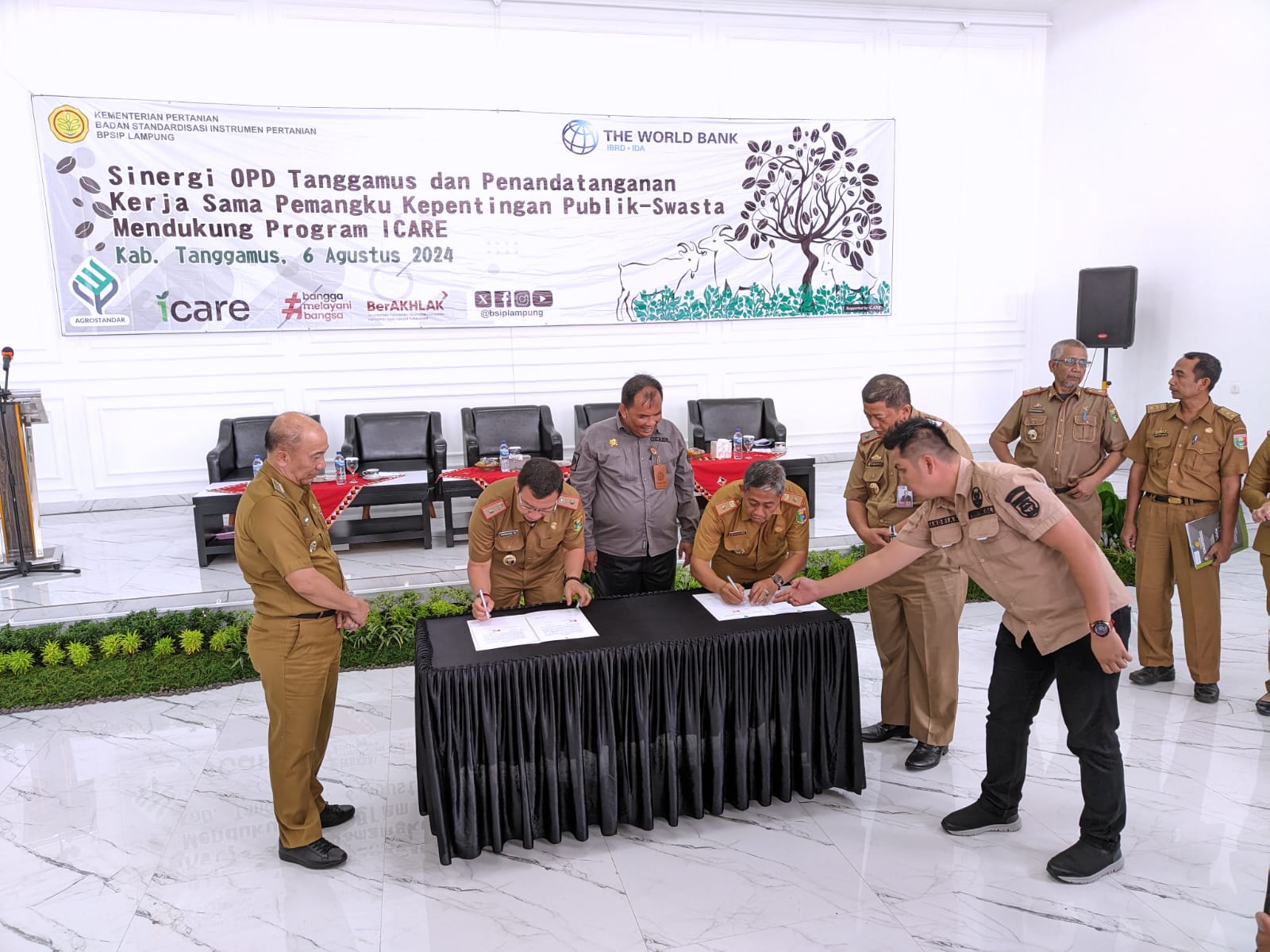 Penandatanganan PKS ICARE dengan OPD Tanggamus